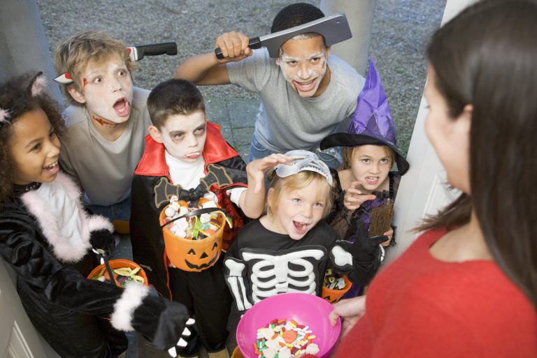 Making Trick-or-Treating a Fun and Safe Experience for Your Parent and Children | Reliant at Home Care